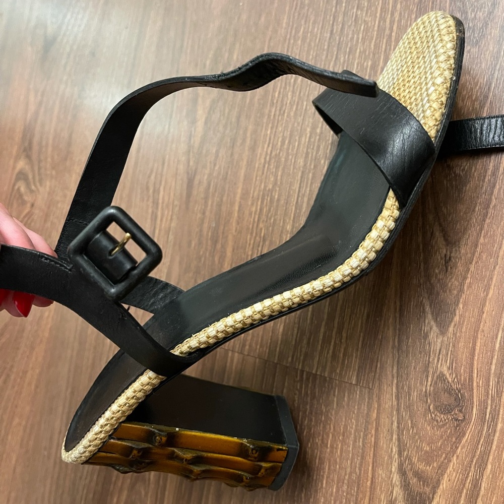 Gucci sandals in great condition. Rare model. Very comfortable.